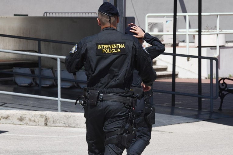 Uhićen trojac koji je kroz Istru krijumčario migrante. Jedan pokušao ubiti policajca