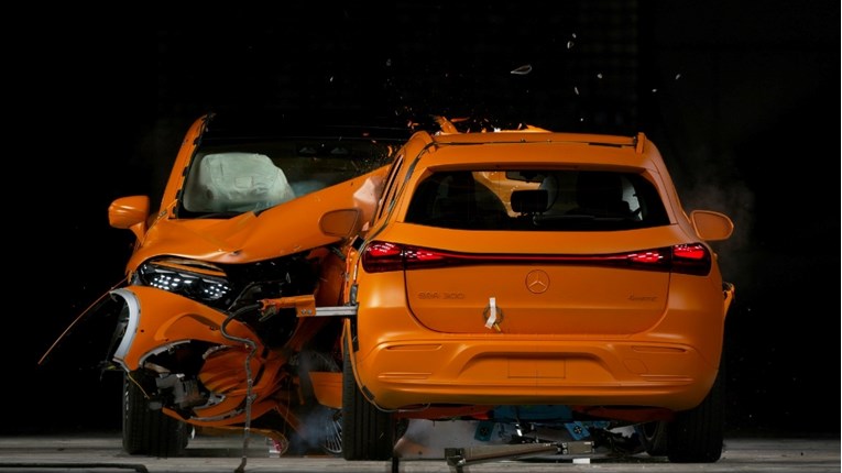 VIDEO Mercedes pokazao koliko su sigurni njegovi električni modeli