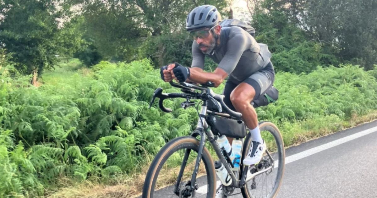 Pokušao je biciklom stići od Lisabona do Vladivostoka. Završio je u ruskom zatvoru