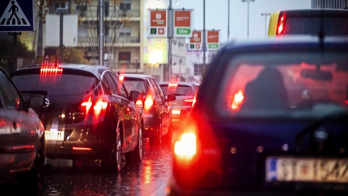 HAK upozorava na mjestimice vlažne i skliske kolnike