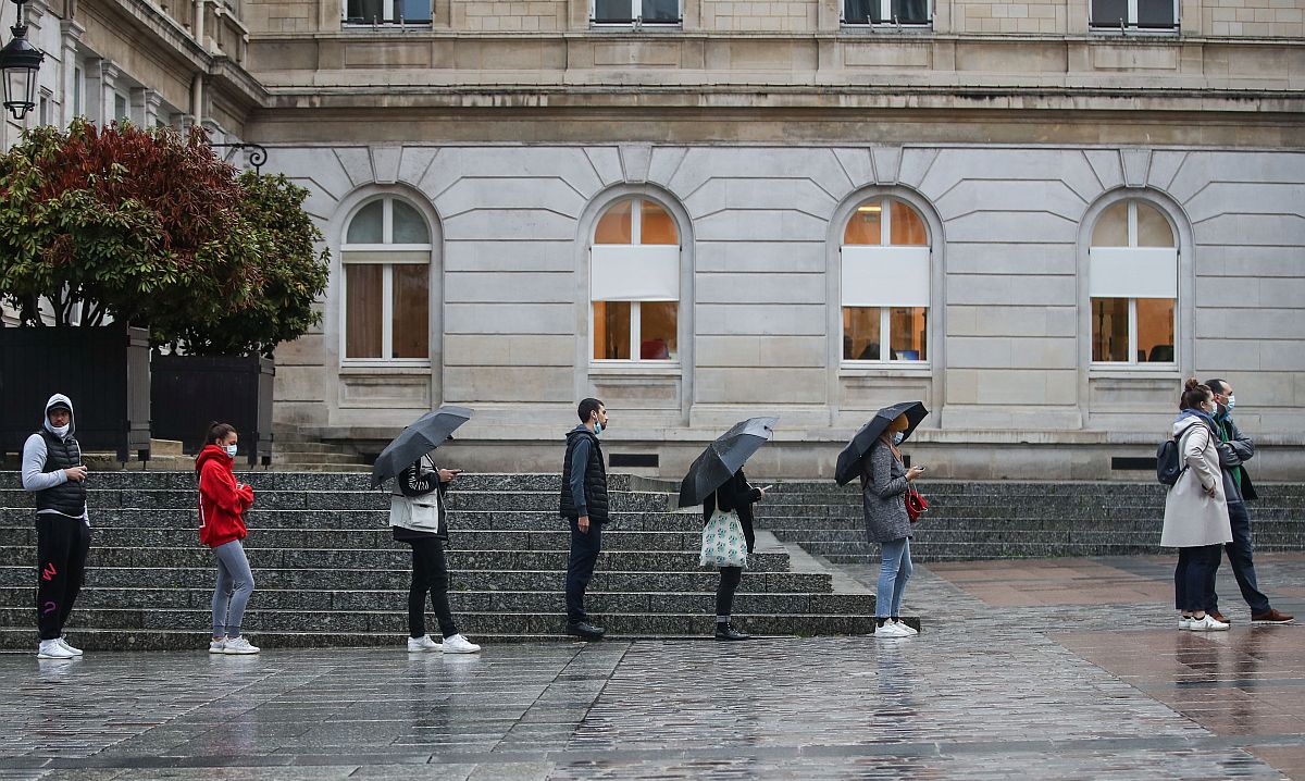 U Francuskoj danas rekordnih 20.330 novozaraženih