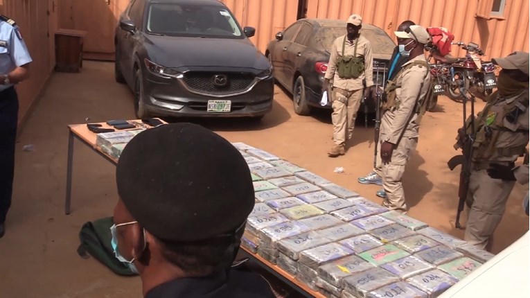 U Nigeru zbog švercanja 200 kilograma kokaina uhićeni gradonačelnik i njegov vozač