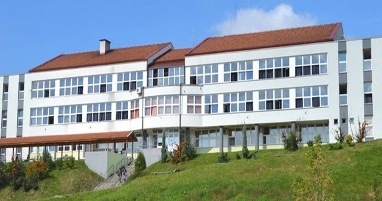 Škola u BiH jučer dobila mail s dojavom u bombi. Pročitali su ga tek danas