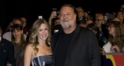 Russell Crowe se pojavio na crvenom tepihu s 27 godina mlađom djevojkom