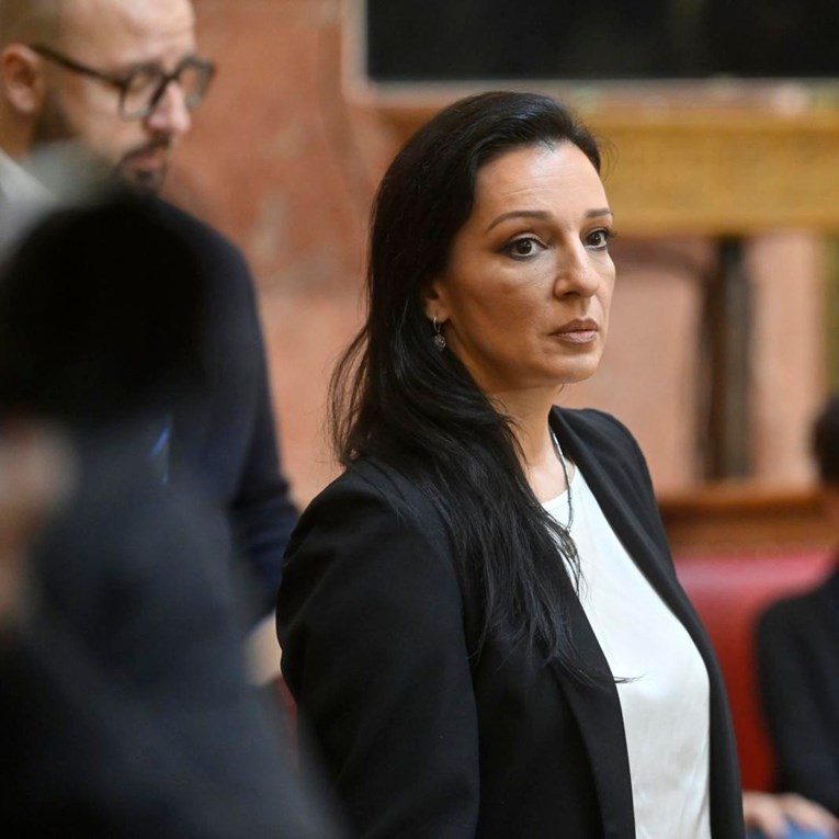 Liderica srpske oporbe: Interventna je dobila poklone za pendrečenje studenata
