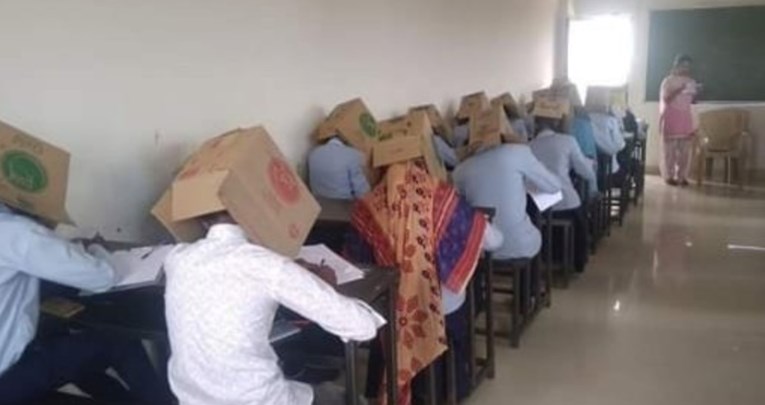 Na fakultetu natjerali studente da pišu ispite s kartonskim kutijama na glavi