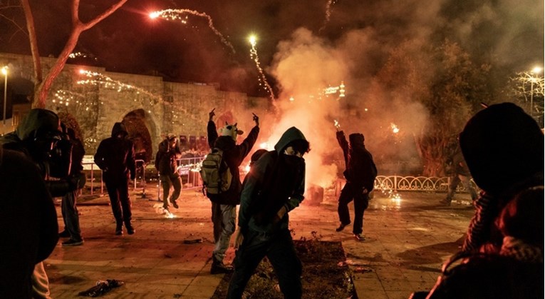 VIDEO Treću noć zaredom prosvjedi u Turskoj zbog uhićenja Erdoganova suparnika