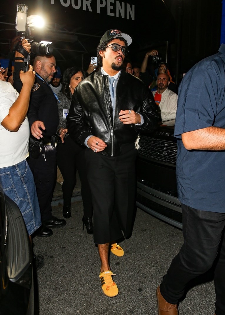 Bad Bunny prošetao u adidas tenisicama koje je nemoguće ne primijetiti