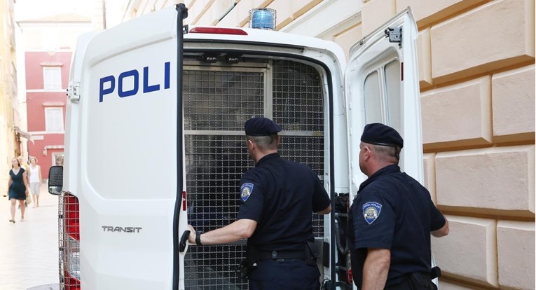 U Zagrebu prevarili ljude za 350.240 eura, u stanu imali hrpu kubanskih cigara