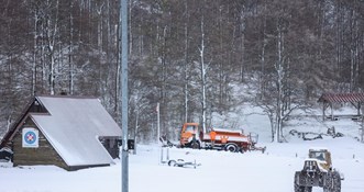 U Gorskom kotaru pada snijeg, ralica zapela u snijegu