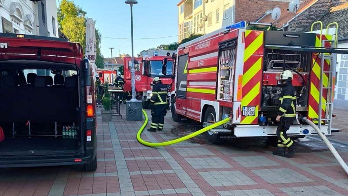 FOTO Rano jutros buknuo stan u centru Osijeka, stanari evakuirani