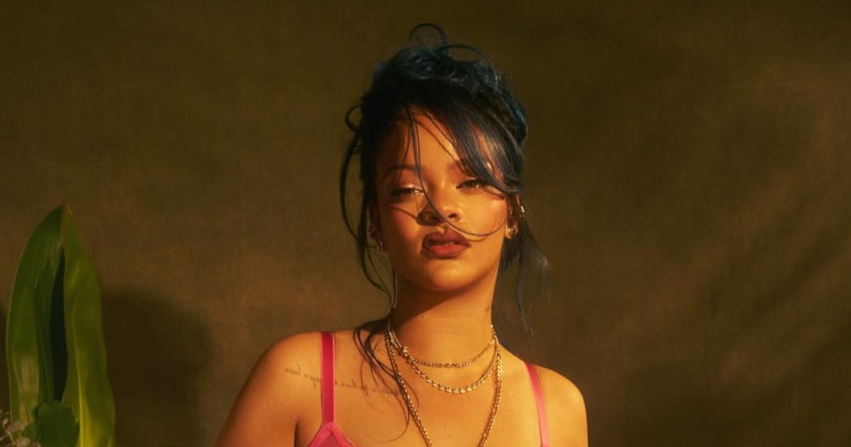 Rihanna u prozirnom donjem rublju naglasila obline