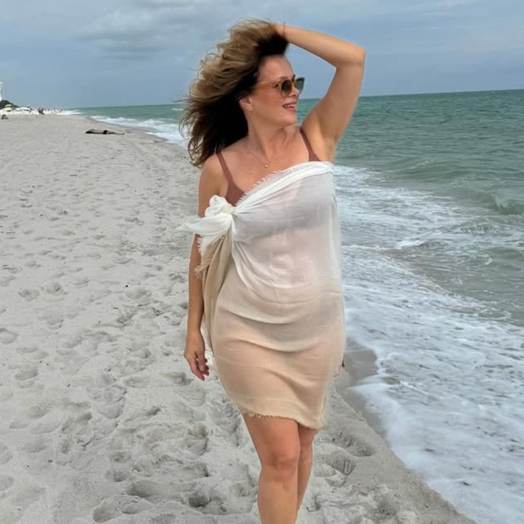 Sandra Bagarić (51) pozirala u badiću: "Sama na plaži"