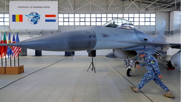 Rumunjska otvorila centar u kojem bi 2024. mogla obučavati ukrajinske pilote za F-16