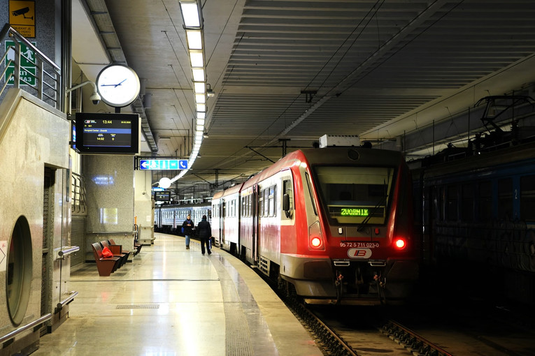 Uoči prosvjeda studenata u Srbiji zaustavljen željeznički promet. Bez objašnjenja