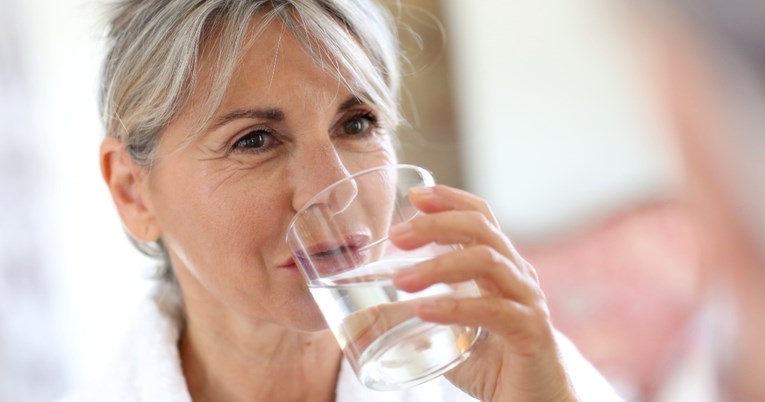 Redovit unos tekućine usporava starenje, pokazala je studija