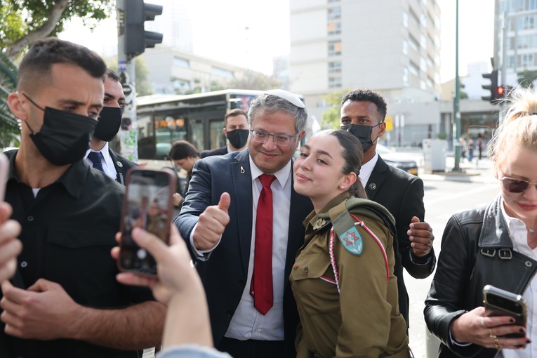 Sud odgodio odluku o smjeni Netanyahuova ministra, kaos u sudnici