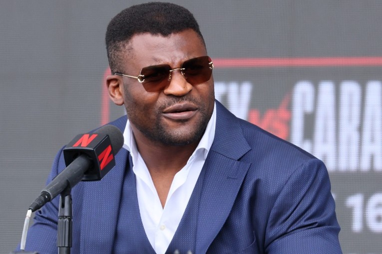 Ngannou odgovorio na kritike: Ne zanima me sportska ostavština. Dajte mi plaću