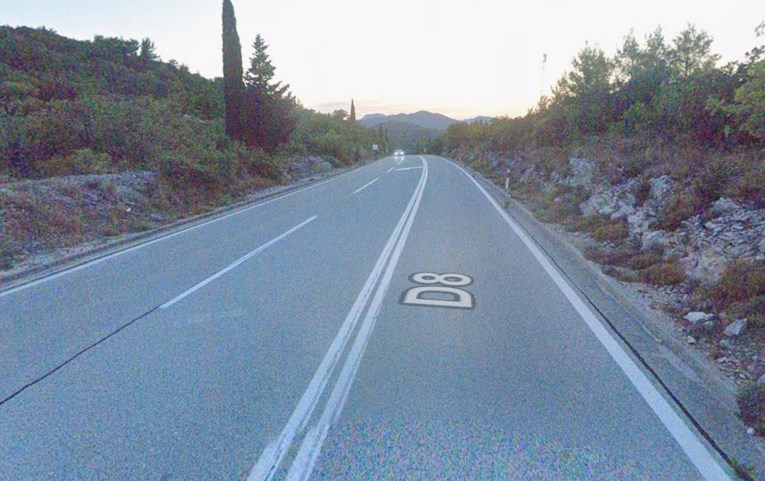 Pijan i s kokainom u autu divljao kod Stona. U autu bila i njegova obitelj