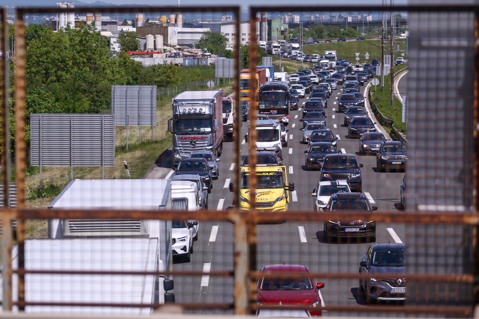 VIDEO I FOTO Počinje produženi vikend, pogledajte gužve na Lučkom