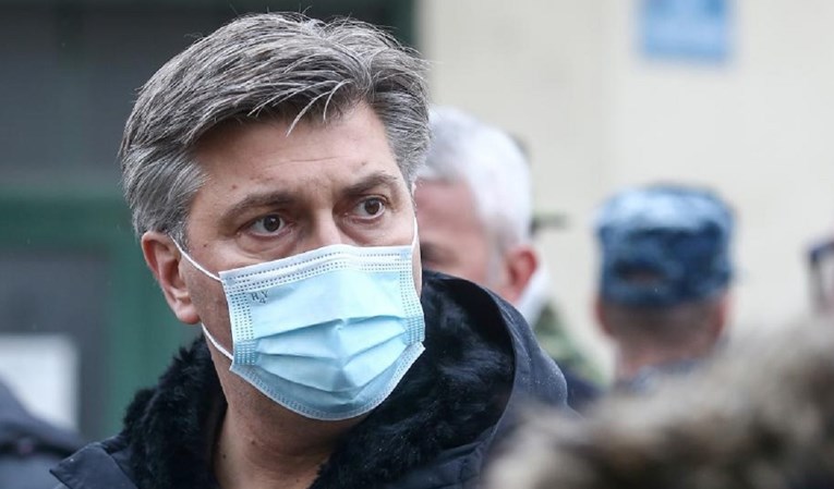 Plenković trebao dati izjavu. Kasnio je sat vremena, svi novinari otišli