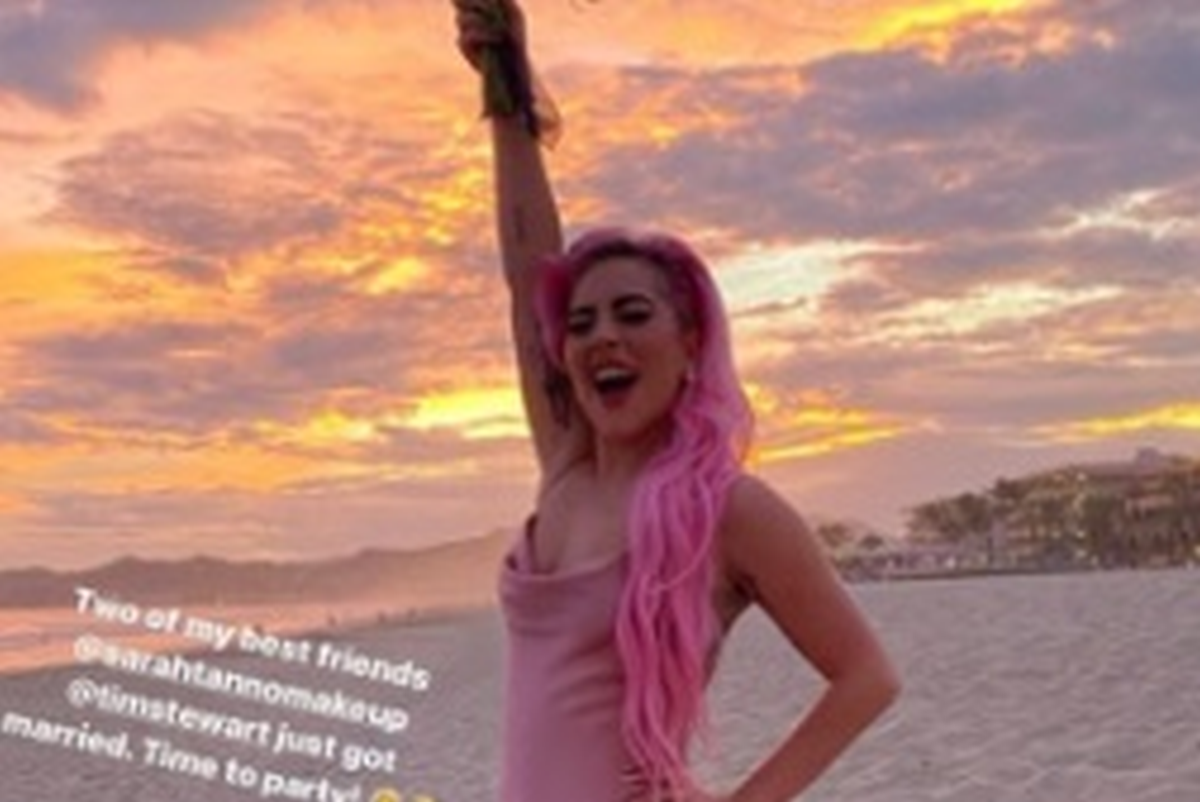Zasjenila mladenku: Lady Gaga privukla svu pažnju vrućim izdanjem na vjenčanju