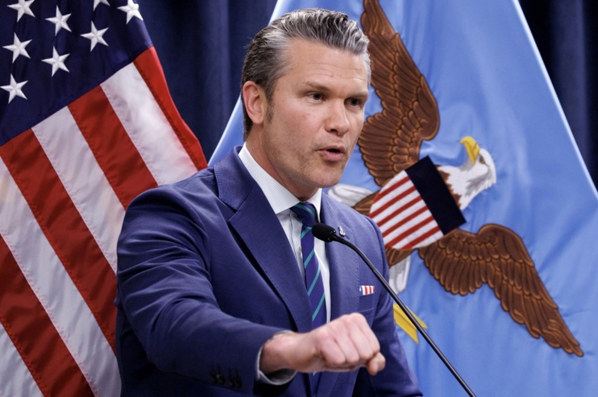 Trumpov ministar obrane spiskao milijarde dolara na jastoge, odreske, klavir...