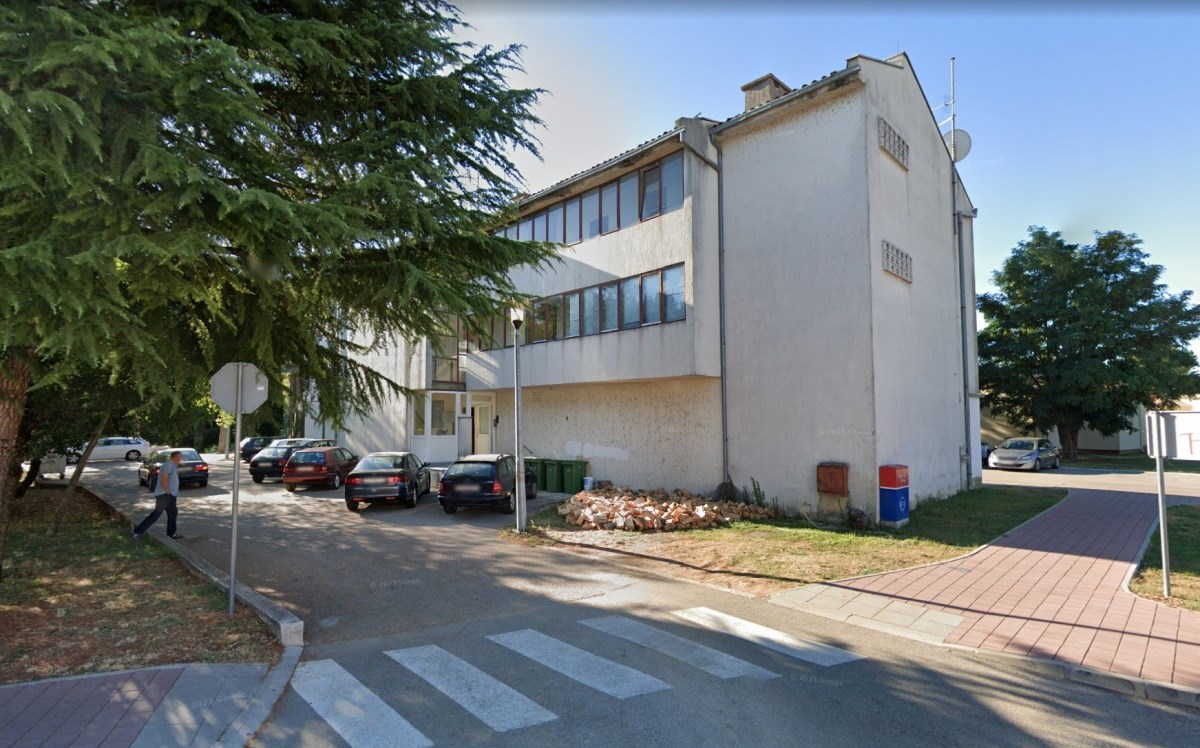 Pijan divljao po gradskoj upravi u Trilju, napao službenicu