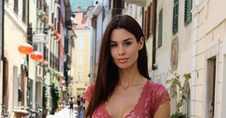 Hrvatska manekenka u badiću našla se uz holivudsku zvijezdu u najavi hit serije