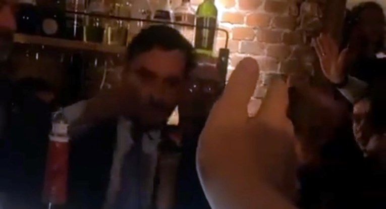 Nizozemski desničar u baru napadnut pivskom bocom