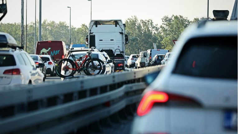 Prometna na A4, stvorila se kolona duga šest kilometara