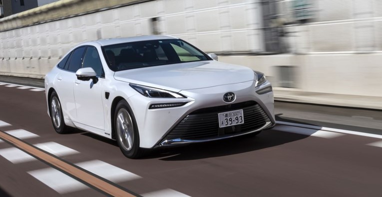 Nova suradnja Toyote i Wayma, obećavaju manje nesreća na cestama