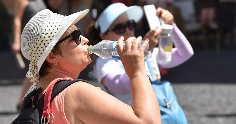 Koliko vode dnevno zaista trebamo piti, ovisno o dobi