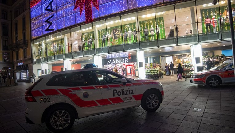 Švicarka u supermarketu nožem napala dvije žene, moguće da je riječ o terorizmu