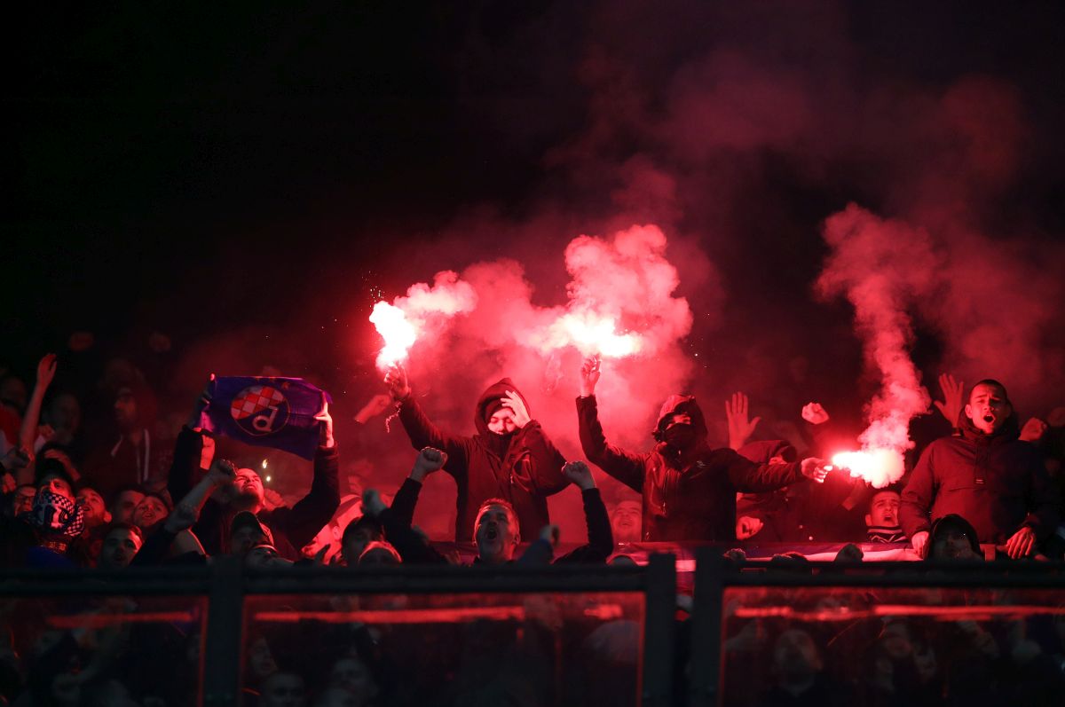 VIDEO Boysi goli do pasa palili baklje i tutnjali Meazzom "Dinamo, nema predaje"