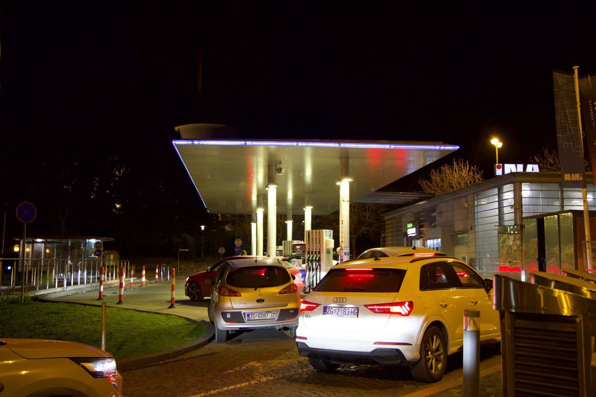 VIDEO I FOTO Sutra poskupljuje gorivo, gužve su na nekim benzinskima