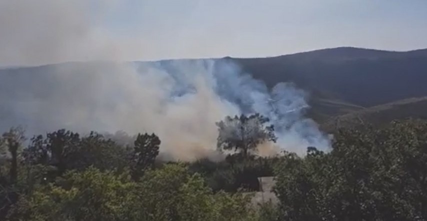 Lokaliziran požar na obroncima Mosora