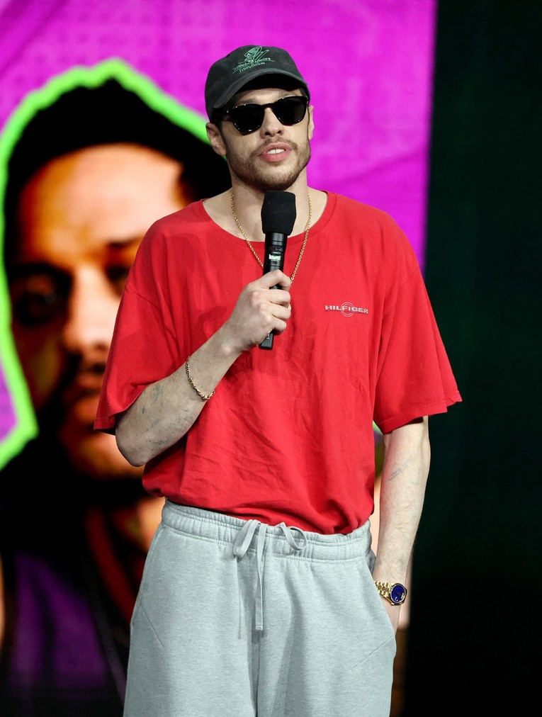 Pete Davidson potrošio oko 170.000 € na uklanjanje tetovaža, a sad je napravio novu