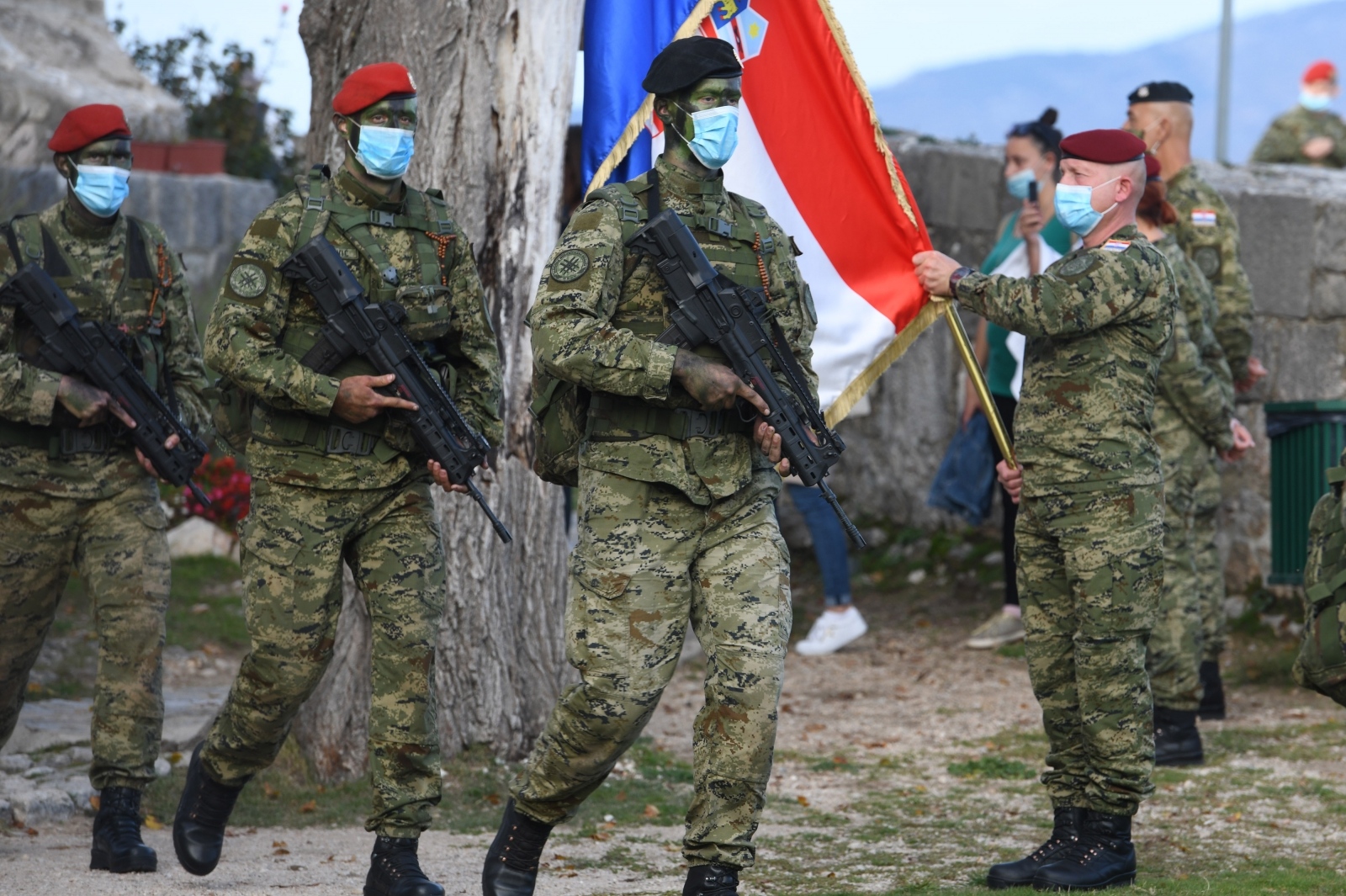 Sabor sutra raspravlja o slanju 150 hrvatskih vojnika i dva helikoptera na Kosovo