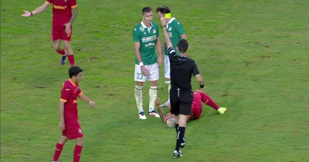 VIDEO Hrvatski branič dobio dva žuta kartona. Ostao je u igri