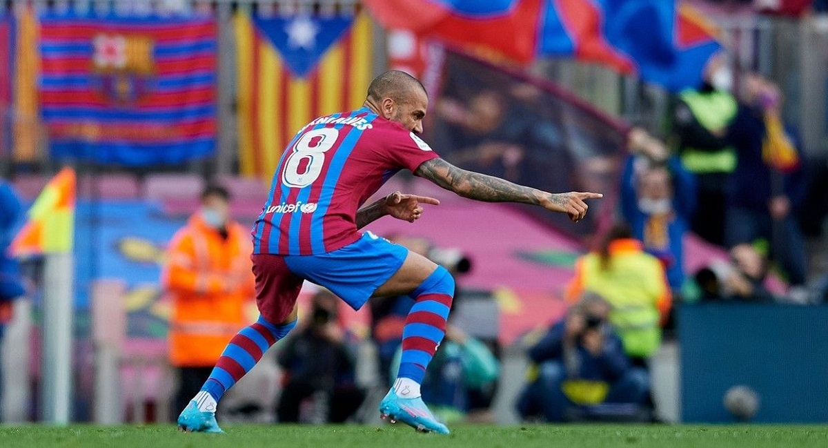 Dani Alves se vratio. Lijepo asistirao, sjajno zabio i zgazio suparnika za crveni