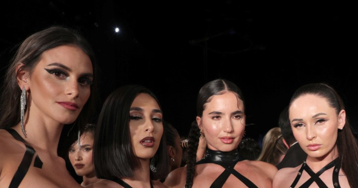 Na reviji u New Yorku manekenke prošetale u badićima napravljenim od - izolir trake