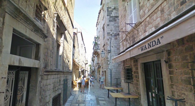 Kažnjeni restorani u jezgri Dubrovnika. "Moraju ukloniti predmete s javne površine"