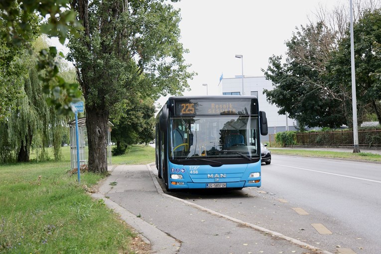 Ozlijeđen vozač ZET-a. Policija: Nitko ga nije napao