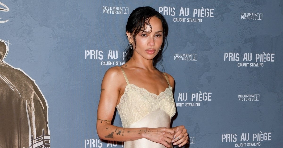 Zoë Kravitz u svilenoj haljini nalik na spavaćicu zasjenila sve