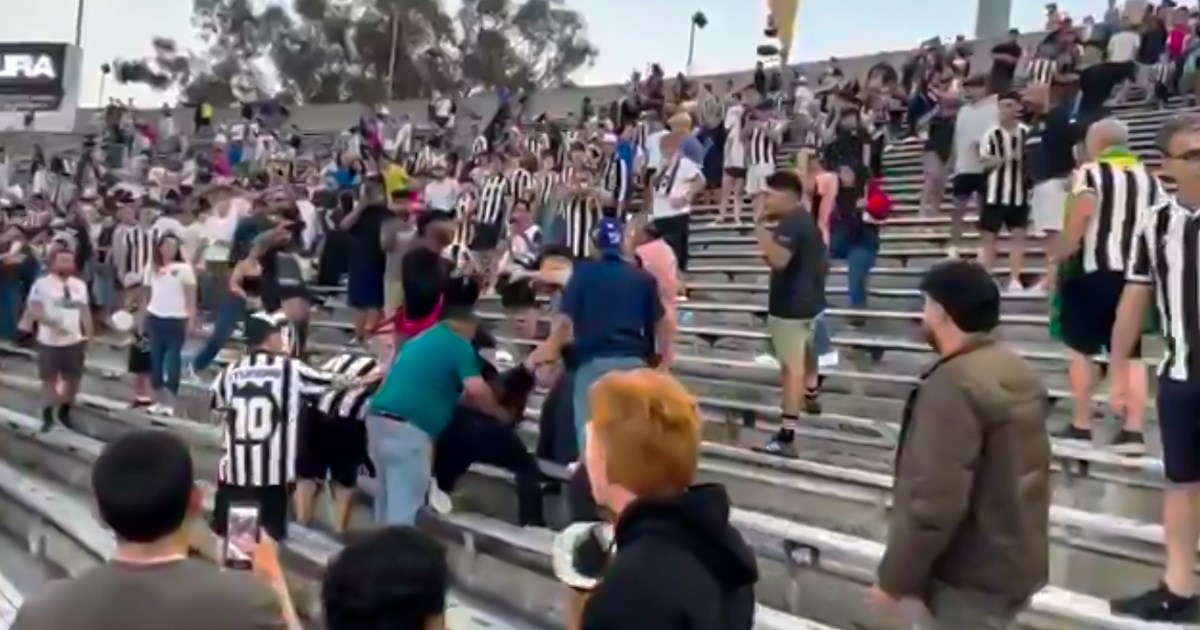 VIDEO Brutalna tučnjava navijača na klupskom SP-u. Jedan udaren nogom u glavu