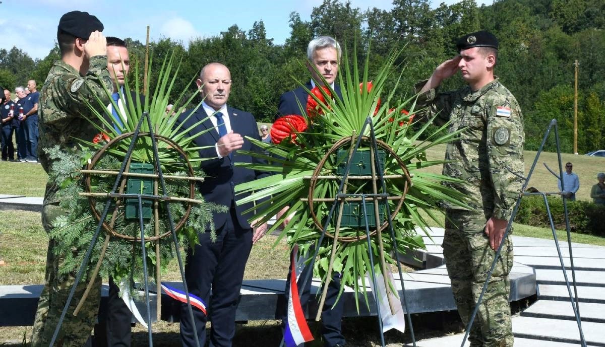 Medved otkrio spomenik braniteljima, poslao poruku mladima koji napuštaju Hrvatsku