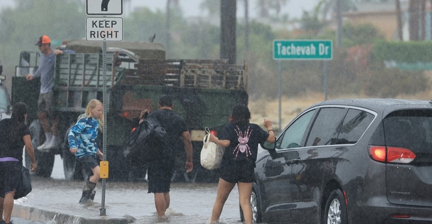 Kaos u SAD-u zbog oluje Hilary, u Kaliforniji poplavljene ulice pune krhotina