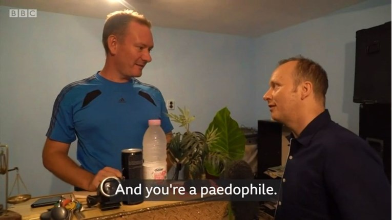 BBC-jev novinar pronašao odbjeglog pedofila. Bio je okružen djecom