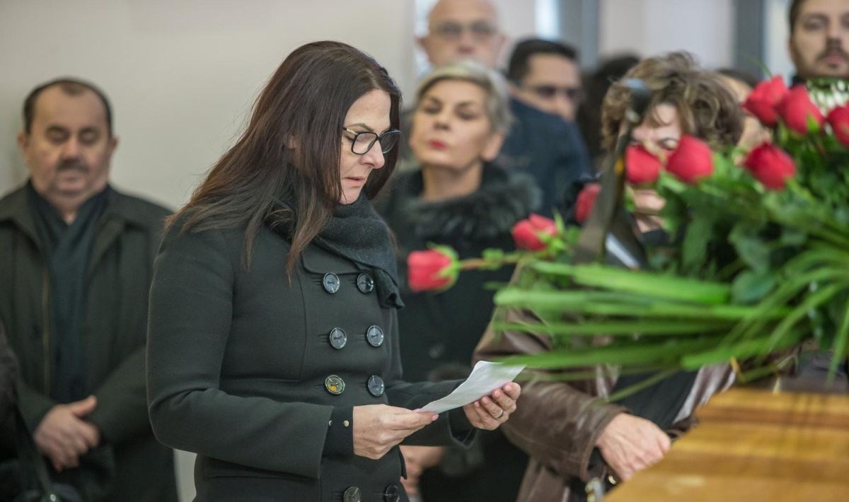 Neutješna obitelj i prijatelji ispratili osječkog glumca na posljednji počinak